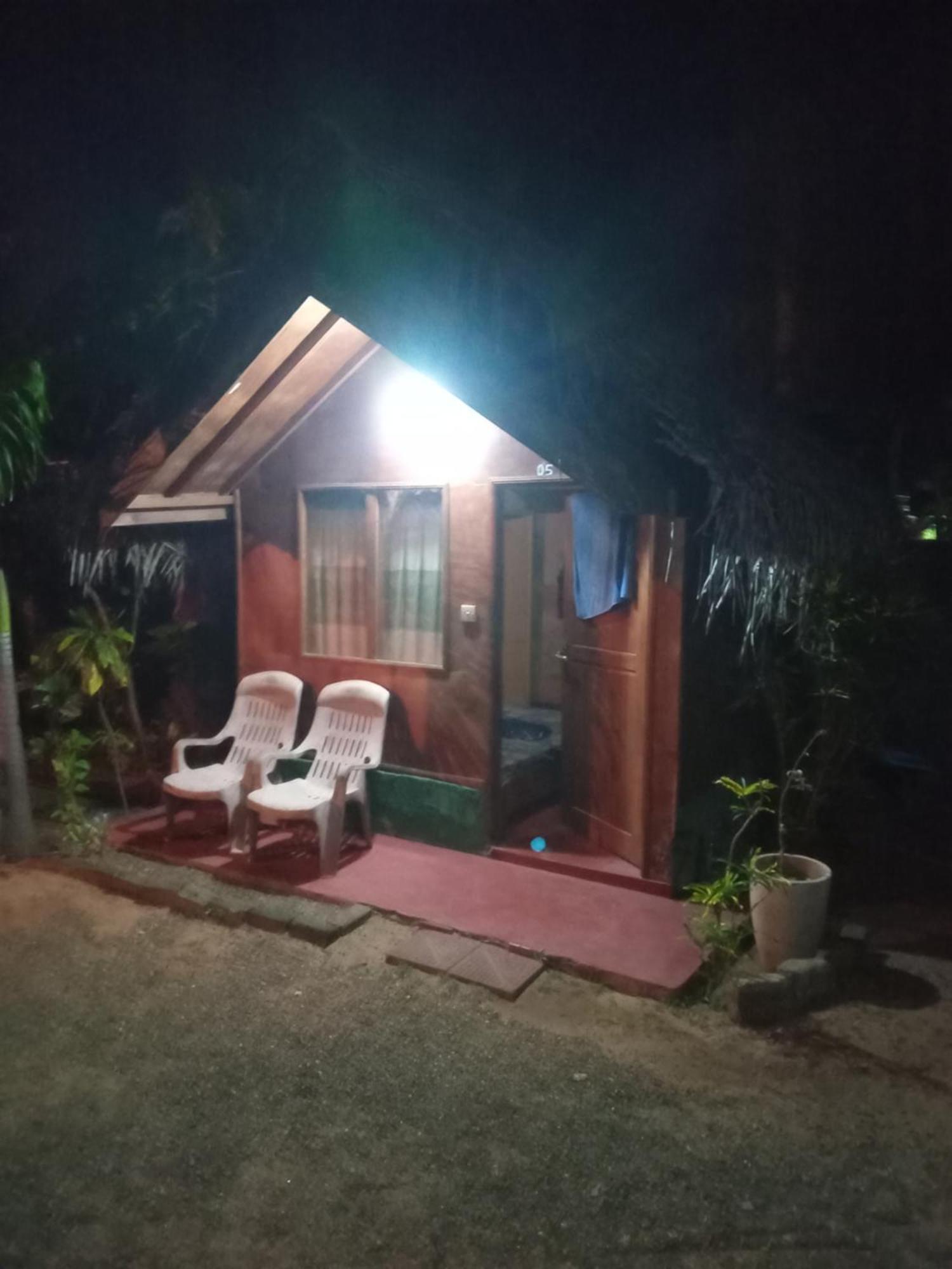 Blue Ocean Cabana Hotel Trincomalee Buitenkant foto