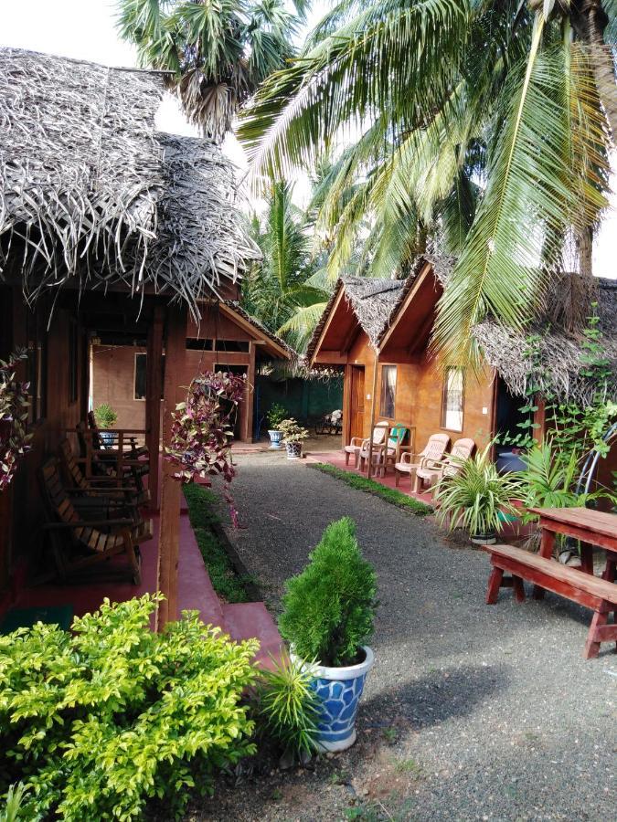 Blue Ocean Cabana Hotel Trincomalee Buitenkant foto